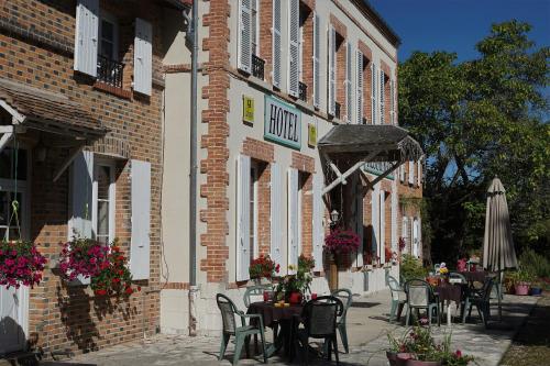 Hôtel Restaurant La Sauldraie : Hotel near Vouzon