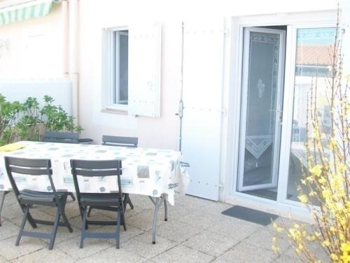 Rental Villa 24 : Guest accommodation near Brem-sur-Mer