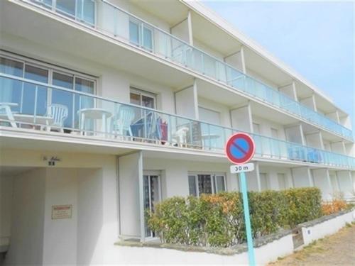 Apartment Appartement a 100m de la plage idealement place au coeur de la station : Apartment near Saint-Jean-de-Monts