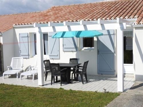 House Imp de brazza - pavillon avec jardin clos 1 : Guest accommodation near Château-d'Olonne