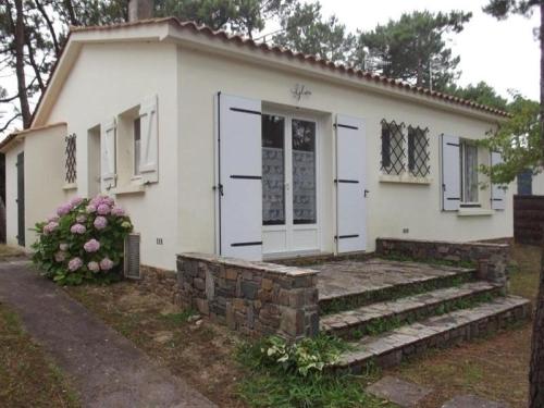 House Maison traditionnelle t3, avec vue mer partielle : Guest accommodation near Grues