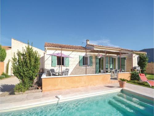 Four-Bedroom Holiday Home in Maubec : Guest accommodation near Lagnes