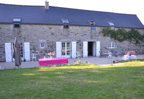 La Rocheven : Guest accommodation near Landébia