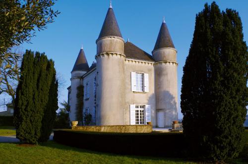 Château Haute Roche : Bed and Breakfast near La Chapelle-Basse-Mer