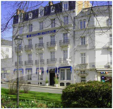 Hôtel De France Et De Guise : Hotel near Vineuil