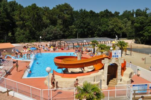 Camping La Puerta del Sol : Guest accommodation near Commequiers