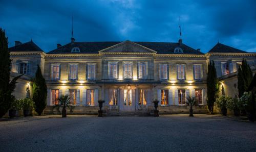 Château Peyronnet : Guest accommodation near Aubie-et-Espessas