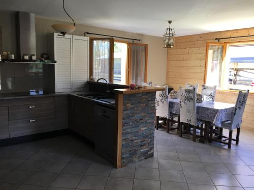 Chez juju : Guest accommodation near Doussard