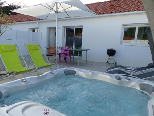 Maison proche mer et son SPA couvert : Guest accommodation near Beauvoir-sur-Mer