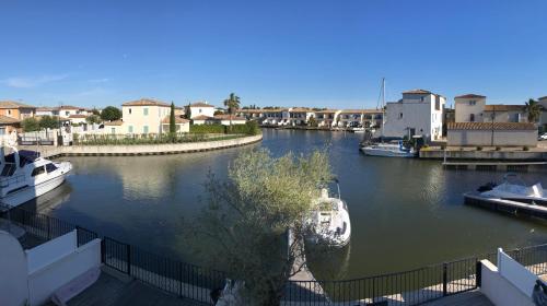 Marina : Guest accommodation near Aigues-Mortes
