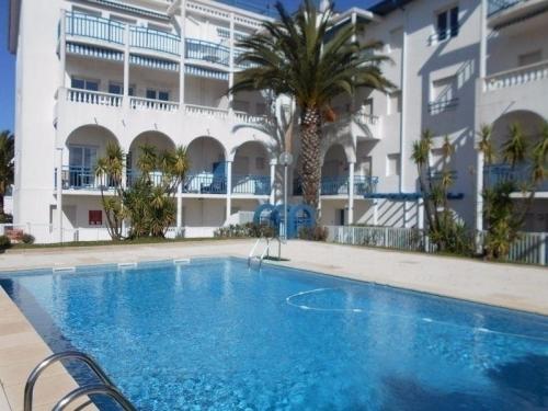 Apartment Résidence les hauts de biscarbidea - situation exceptionnelle avec piscine collective : Apartment near Saint-Jean-de-Luz