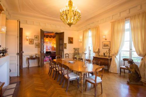 Chateau de Bézyl : Bed and Breakfast near Guipry