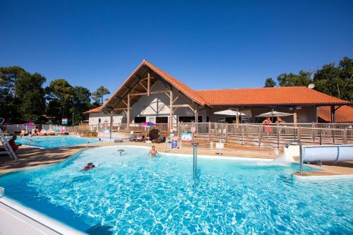 Camping Domaine de Soulac : Guest accommodation near Talais