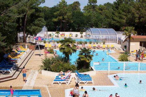 Camping Le Bois Dormant : Guest accommodation near Le Perrier