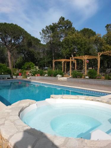 Les Gîtes Les Mayombes : Guest accommodation near Roquebrune-sur-Argens