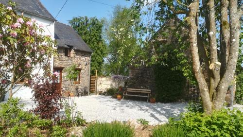Country Cottages Brittany : Guest accommodation near Paule