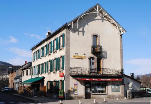 Hotel des voyageurs Chez Betty : Hotel near Ferrières-Saint-Mary