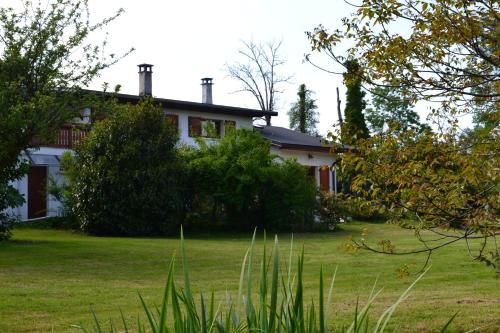 Maison d'Hôtes La Pommeraie : Bed and Breakfast near Rumilly