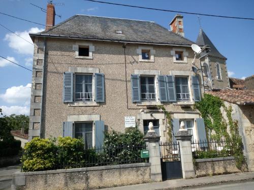 Le Petit Cochon chambre d` hotes : Bed and Breakfast near Antigny