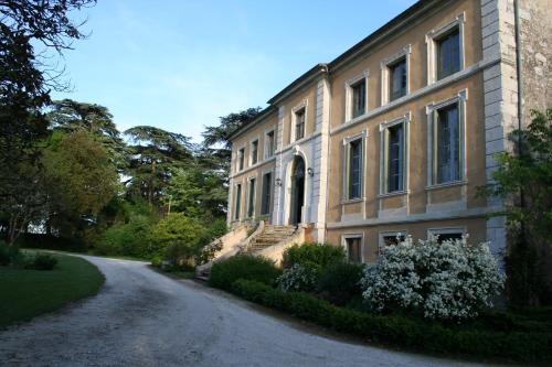 Maison d'Hôtes Domaine de Bernou : Bed and Breakfast near Allez-et-Cazeneuve