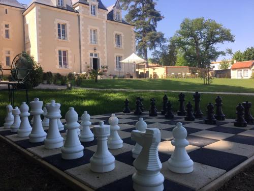 Le Petit Château des Cedres : Guest accommodation near Sigournais