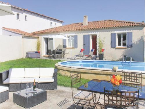 Three-Bedroom Holiday Home in Salon de Provence : Guest accommodation near La Barben