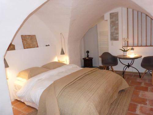 le tilleul : Bed and Breakfast near Souvignargues