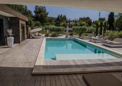 Mas des Cigales : Bed and Breakfast near Eygalières
