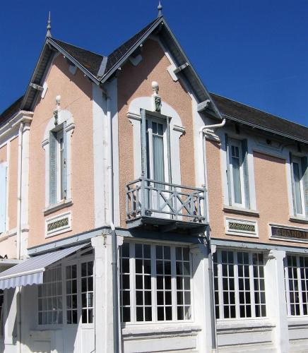 Hôtel Victoria : Hotel near Clavette