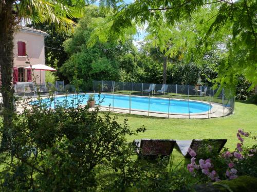 Chambres d'Hotes Au Val Dormant : Bed and Breakfast near Saint-Cirq