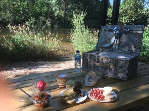 Escale st joseph : Bed and Breakfast near Glun