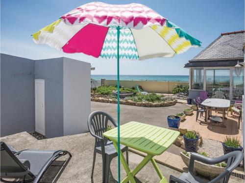 Holiday Home Plozevet with Sea View I : Guest accommodation near Peumérit