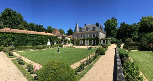Chambres d'hôtes Château de Lannet : Bed and Breakfast near Saint-Front-sur-Nizonne