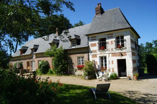 Gîtes de charme Les Châtaigniers : Guest accommodation near Houquetot