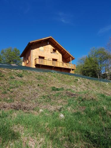 Chalet les Adrets : Guest accommodation near Saint-Jean-de-Maurienne