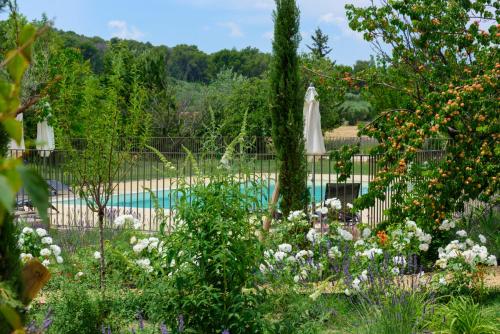 Domaine du Mas Foucray : Guest accommodation near Les Baux-de-Provence
