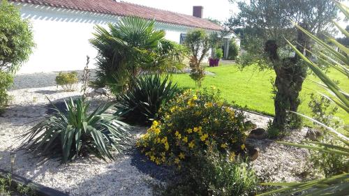 Top Vacances : Guest accommodation near Châteauneuf