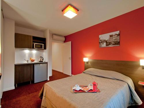 Aparthotel Adagio Access Poitiers : Guest accommodation near Iteuil