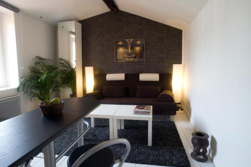 Studio Ivry : Apartment near Collonges-au-Mont-d'Or