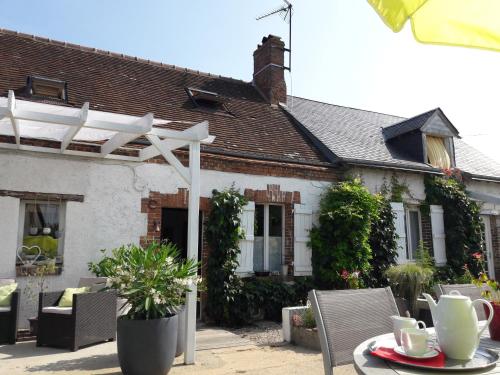 Chez Liliane B&B : Bed and Breakfast near Romilly-sur-Aigre