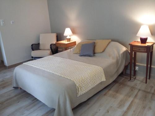 Chambre DAUM : Bed and Breakfast near Saint-Joire