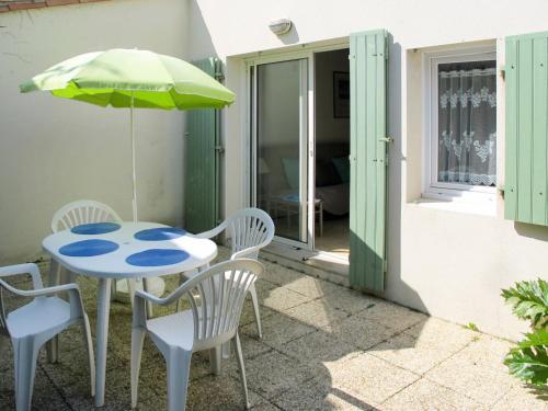 Résidence La Touche 121S : Guest accommodation near La Flotte