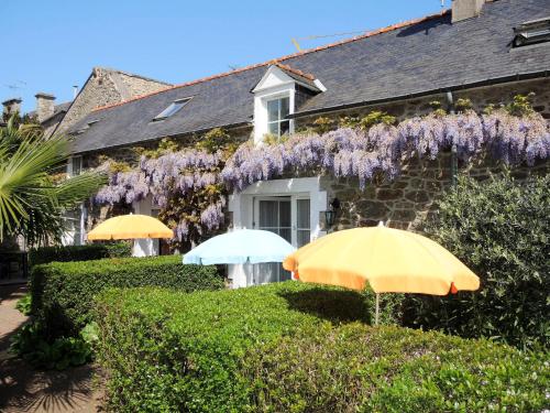 Le Clos de la Fontaine 301S : Guest accommodation near Dinard