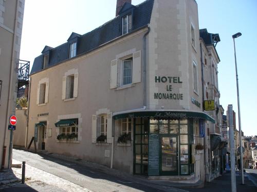 Hôtel Restaurant LE MONARQUE : Hotel near La Chapelle-Vendômoise