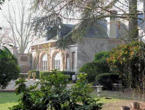 Chambre d'hotes Les Rives de la Tronne : Bed and Breakfast near La Chapelle-Enchérie
