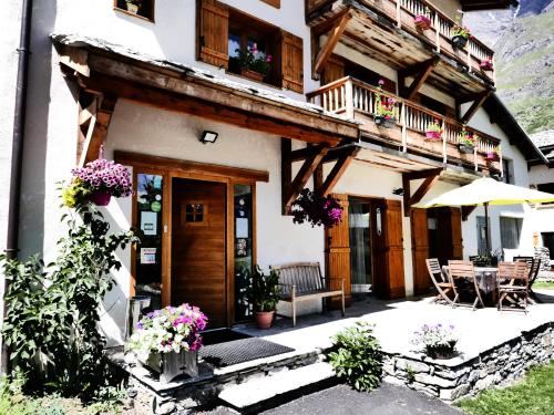 Chez Mamie Anna (B&B et Chalet) : Guest accommodation near Bonneval-sur-Arc