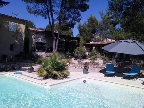 Les coronilles : Bed and Breakfast near Montfrin