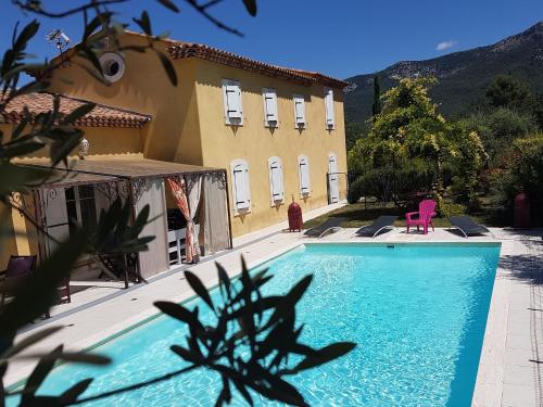Villa - Trets : Guest accommodation near Puyloubier