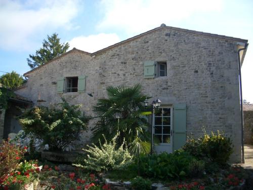 Chambres d'Hôtes Chez Josette et Didier : Bed and Breakfast near Faye-sur-Ardin