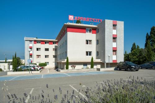Appart’City Marseille Aéroport – Vitrolles : Guest accommodation near Saint-Victoret